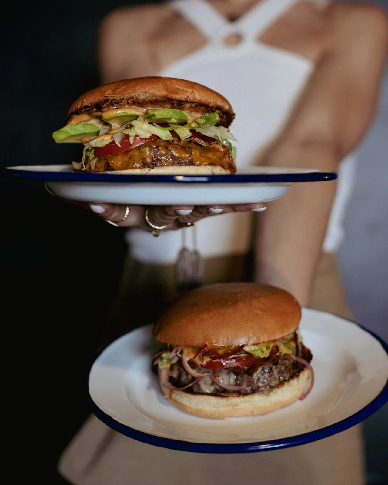 Deux burgers servis en salle, Mitch Burger à Six-Fours