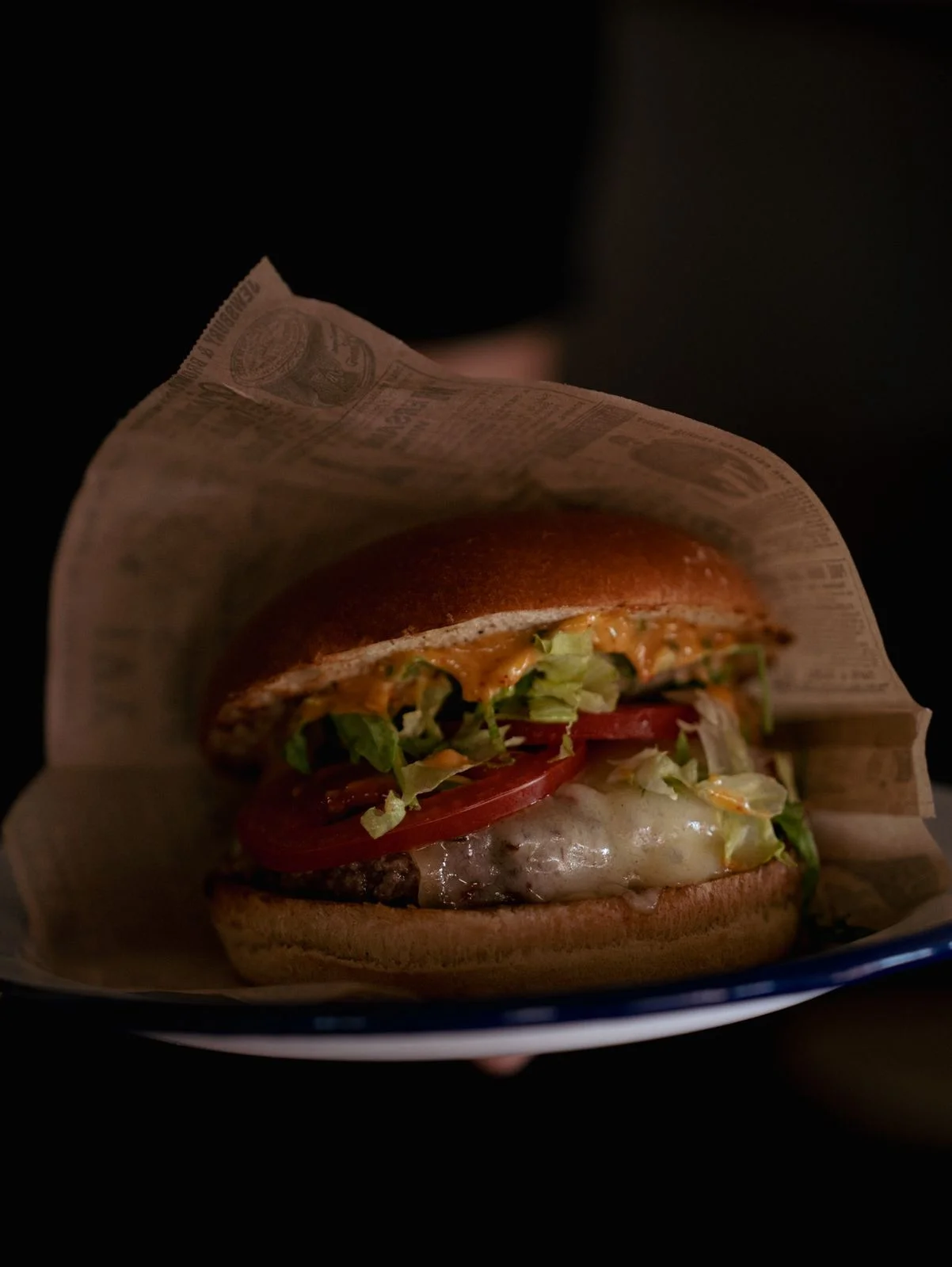 Burger tomate, salade et fromage fondu, Mitch Burger